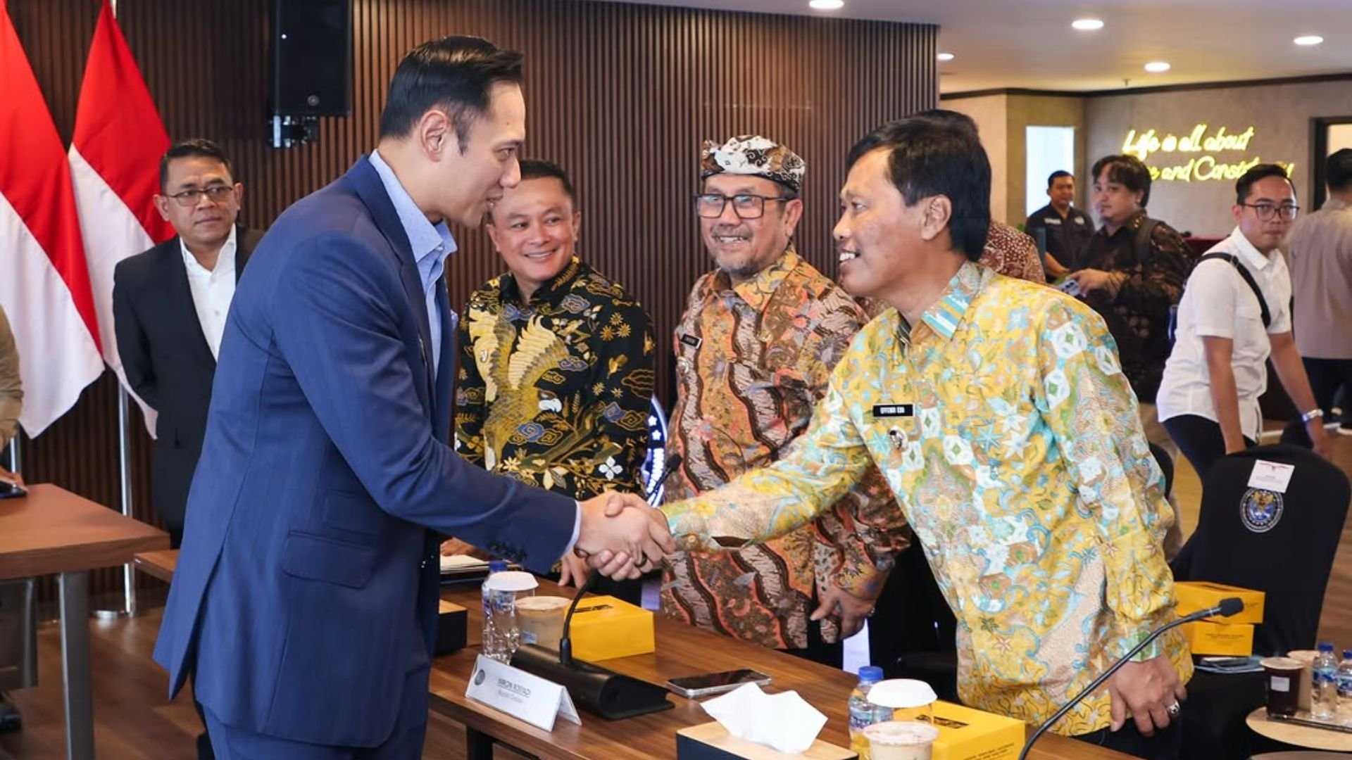 Sinkronisasi Pembangunan Daerah dan Nasional, Wali Kota Hadiri Pertemuan Kunci Bersama dengan Menko AHY