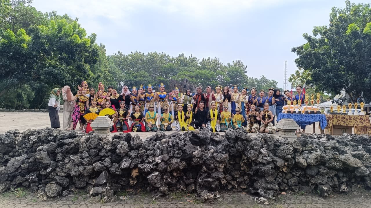Lomba Tari Tradisional Meriahkan Hari Jadi Cirebon ke-599 di Goa Sunyaragi