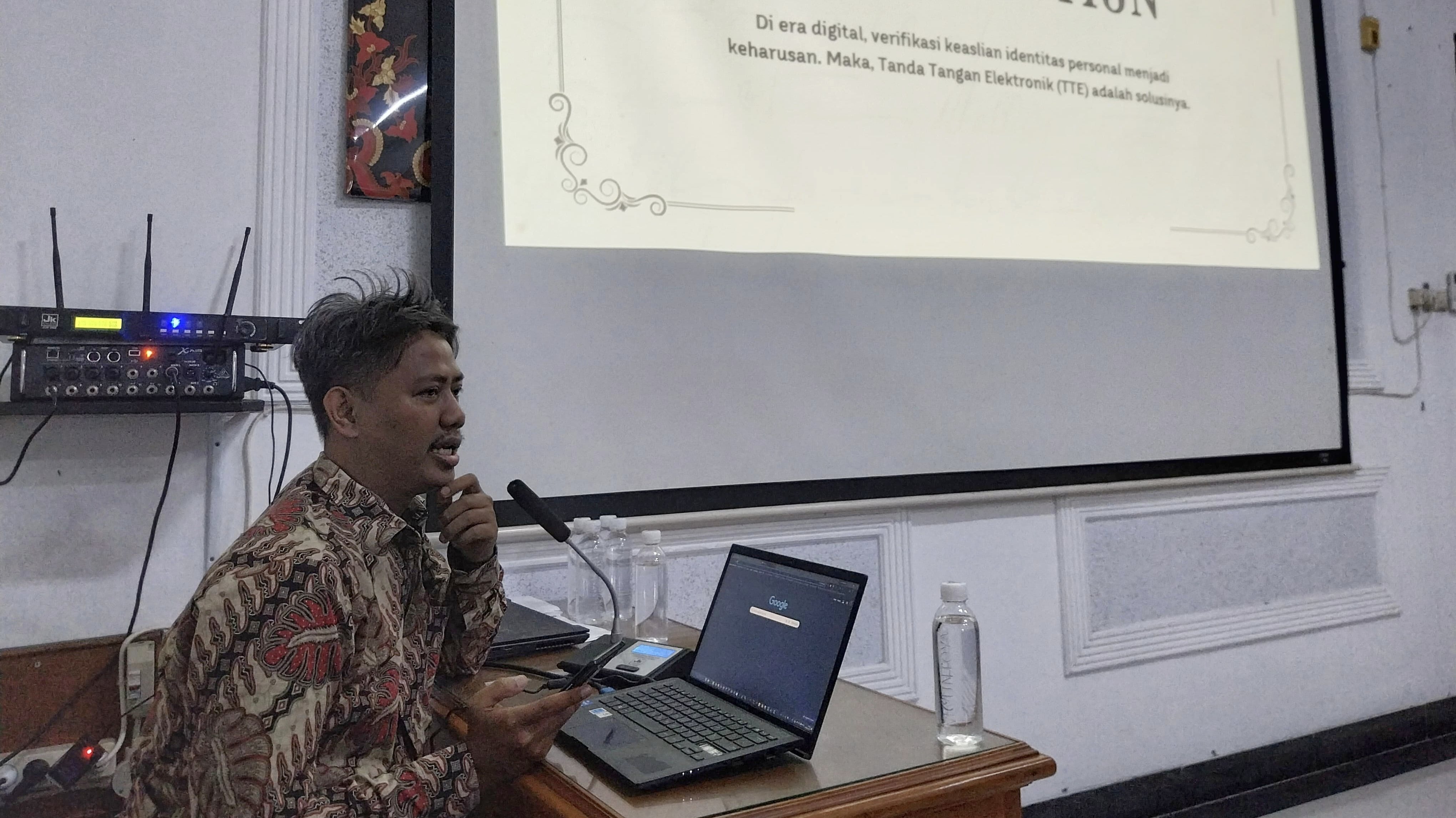 DKIS Dukung Digitalisasi Administrasi melalui Layanan TTE di Sekretariat DPRD Kota Cirebon