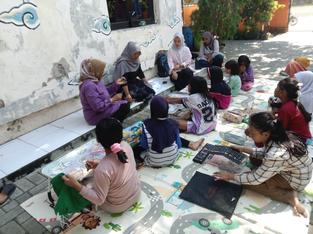 Melatih Motorik Halus Bersama Perpus Balai Pustaka Kelurahan Kalijaga