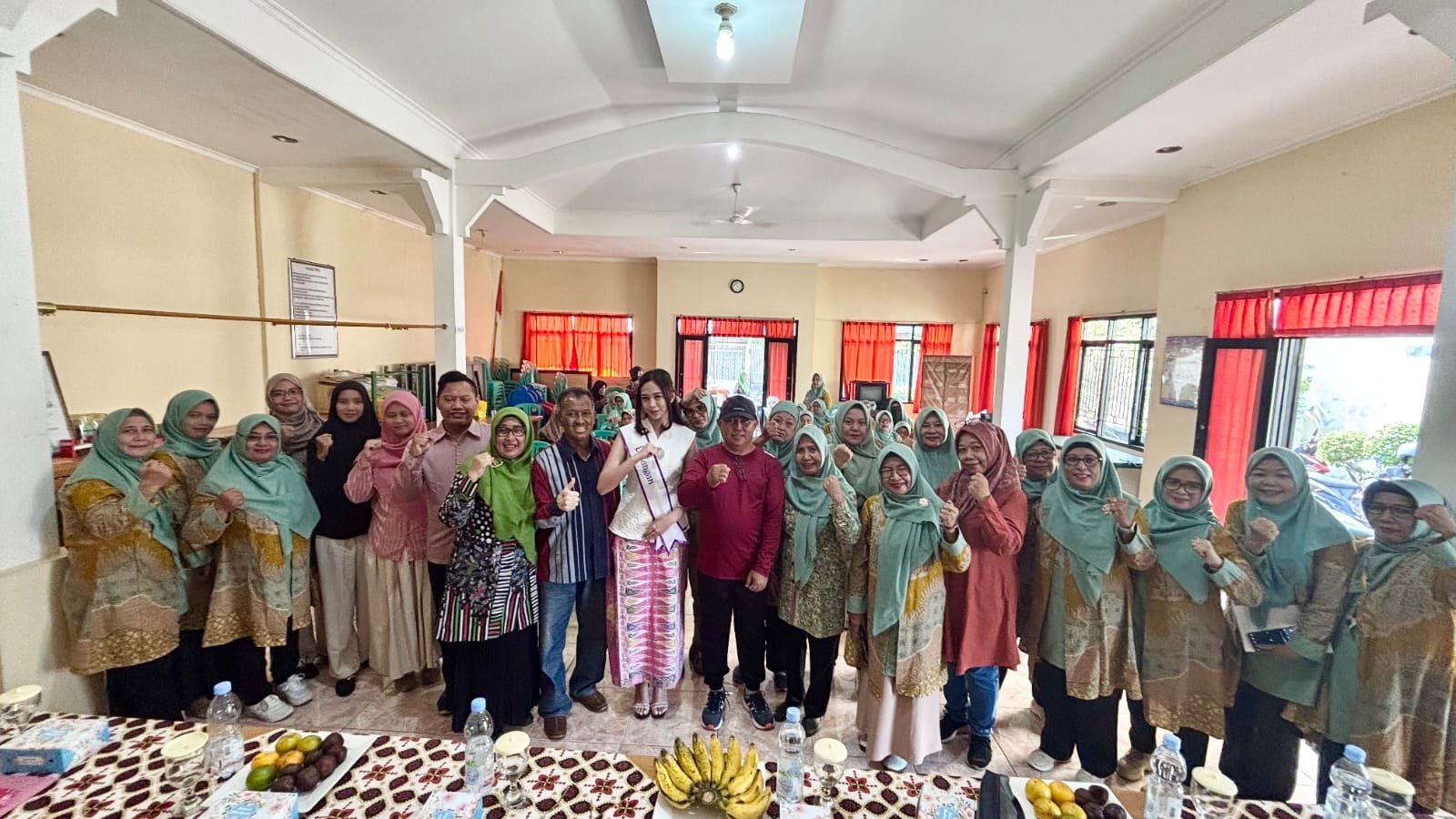 PERTEMUAN RUTIN FKK KELURAHAN LARANGAN TENTANG STABILITAS PELAYANAN DAN PERKENALAN FINALIS JAKA RARA KOTA CIREBON 2026 MEWAKILI KELURAHAN LARANGAN