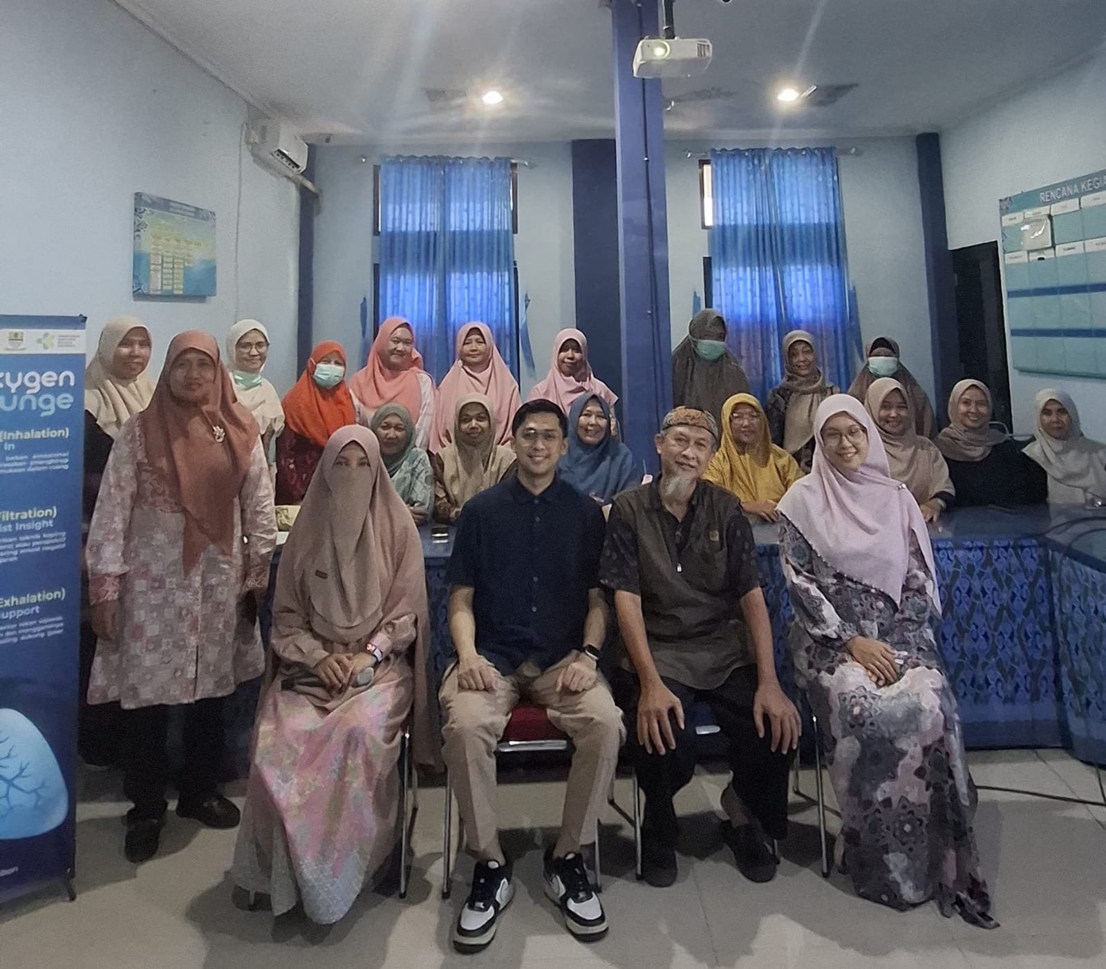 KEGIATAN OXYGEN NAKES DI RUANG AULA PUSKESMAS PEGAMBIRAN
