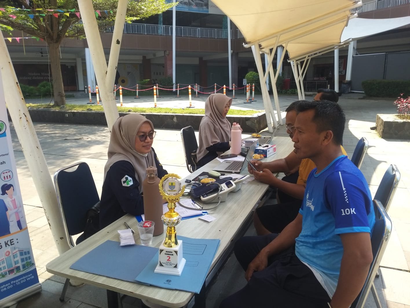 CEK KESEHATAN GRATIS DAN SENAM BERSAMA KADER KELURAHAN PEGAMBIRAN DALAM RANGKA HARI JADI CIREBON KE-599 DI GRAGE CITY MALL (GCM) KOTA CIREBON